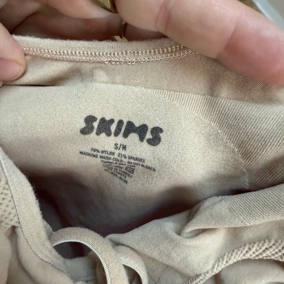 SKIMS SEAMLESS SCULPT MID‎ THIGH BODYSUIT Clay shorts Size S/M (worn once) - Picture 5 of 5